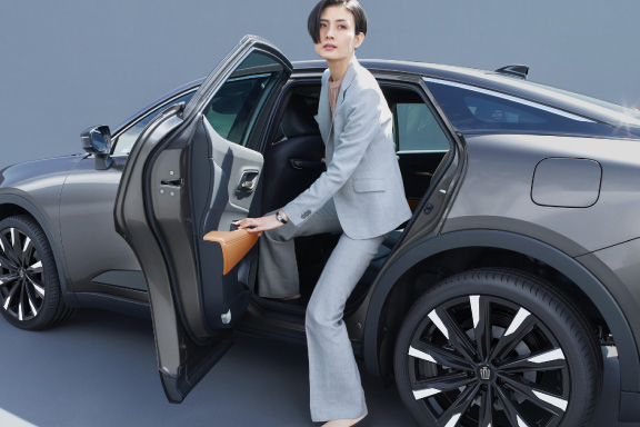 crowncrossover_feature_img07