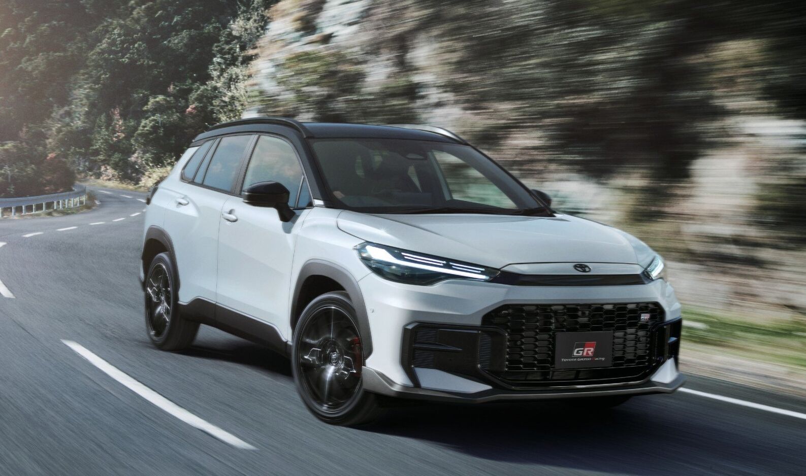 トヨタSUVカローラクロスの魅力・特徴とは？燃費、機能や装備をご紹介