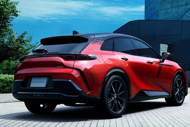 【モデル入り素材】SPORT RS（2.5Lプラグインハイブリッド車）