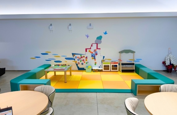 霧島市にある地域最大級展示車約２００台の大型展示場U-CarGARAGE霧島店キッズコーナー